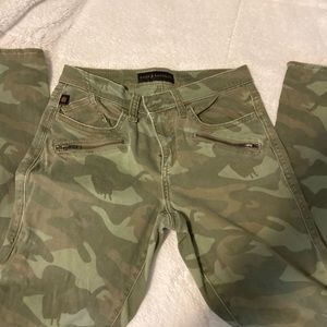 Rock & Republic Camo Pants Size 8